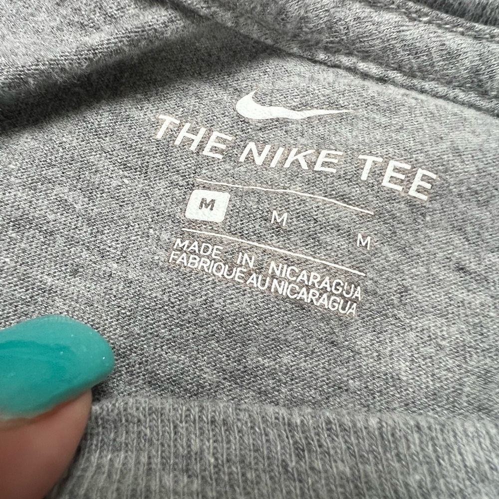 Girl Nike Tee - Picture 3 of 5